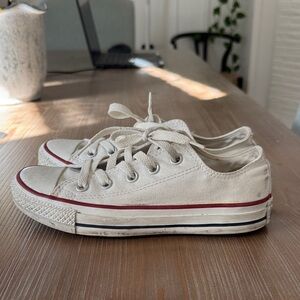 Converse Chuck Taylor’s - 7W/ 5.5M